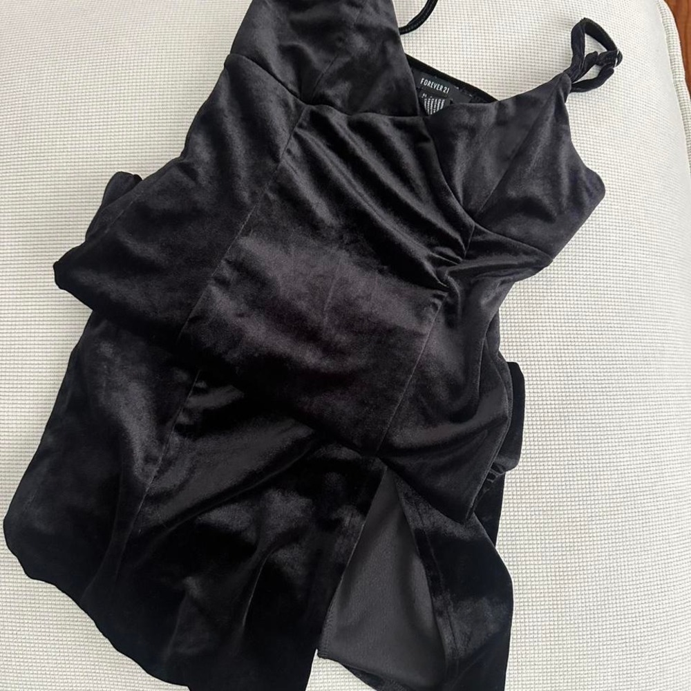 Forever 21‎ Velvet Little Black Dress Size Small